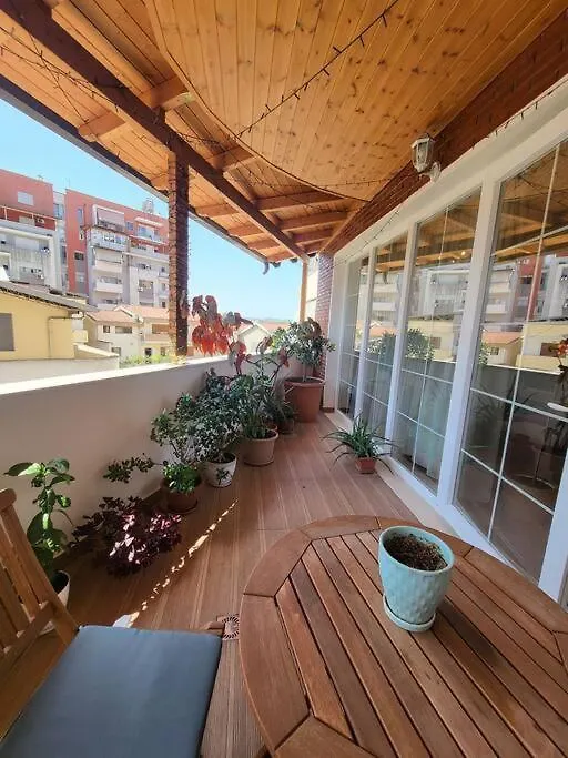 Top House Тирана 0*,  Албания